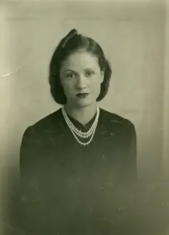 Fashionable young lady in a pearl necklace