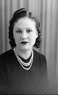 Lip Stick Gallery: Fashionable young lady in a pearl necklace