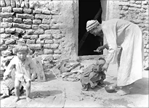 Xinjiang Prints: Father with children, Kashgar, western China