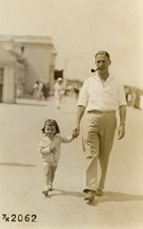 Images Dated 19th May 2017: Father and young daughter take a stroll - Promenade, Margate