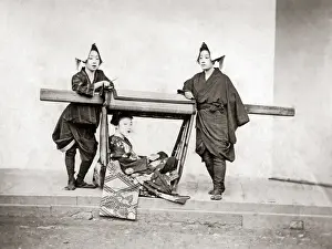 Bearers Prints: Female bearers and a carrying chair, Japan, 1870s