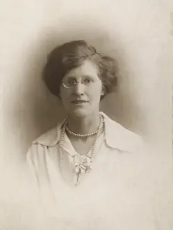 Female Type / Photo 1923