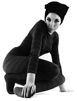 Images Dated 10th November 2011: Femlae Model