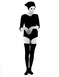 Images Dated 10th November 2011: Femlae Model
