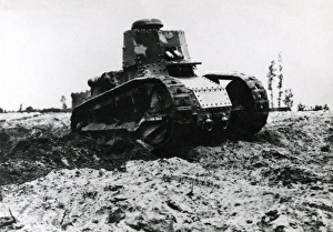 Images Dated 4th October 2011: Fiat 3000 Model 21 tank, post-WW1