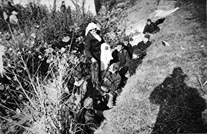 During the fierce fighting near Dixmude: A Belgian Red Cross nurse visiting Belgian soldiers in the trenches