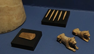 Images Dated 4th March 2012: Finds in various tombs from Abydos. 1st Dynasty. Old Kingdom