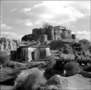 Madhya Prints: A fine Hilltop Palace - Madhya Pradesh - India