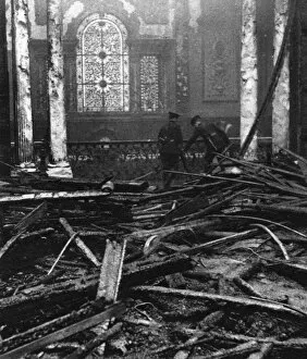 Images Dated 3rd November 2011: After the fire at Madame Tussauds, 1925