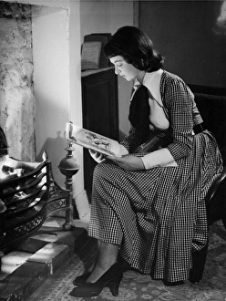 Gingham Gallery: Fireside Reader