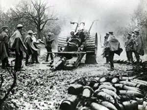 WWI Soldiers Gallery: Firing a large field gun