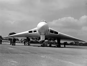 Vx770 Prints: The first prototype Avro Vulcan VX770 Head-on