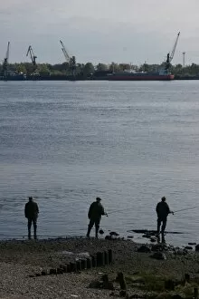 River Bank Collection: Fishermen - Dvina River, Russia
