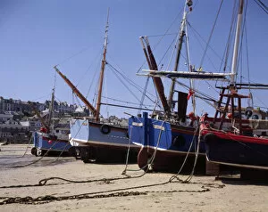 Images Dated 11th April 2017: Fishing boats in St Ives harbour, Cornwall