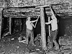 Supports Prints: Fitting roof supports in a coal mine