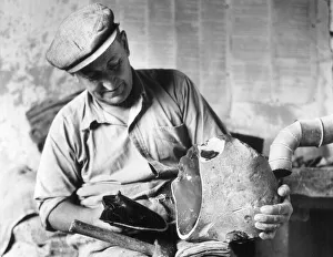 Images Dated 29th March 2011: The Flint Knapper