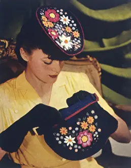 Gauntlets Prints: Floral Hat & Handbag