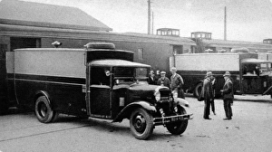 Images Dated 9th October 2004: The Flow of Gold from the USA to France: Bullion in Kegs. Th