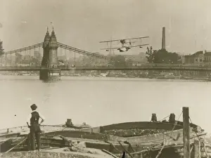 Facilities Prints: A flyingboat lands on the Thames, Hammersmith during trials