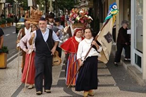 Images Dated 15th December 2007: Folklore group in Funchal, Madeira