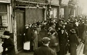 Shortage Prints: Food queue during a shortage, London, WW1