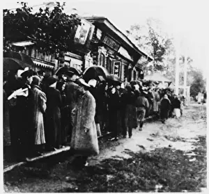 B Ring Prints: Food Queues in Tomsk