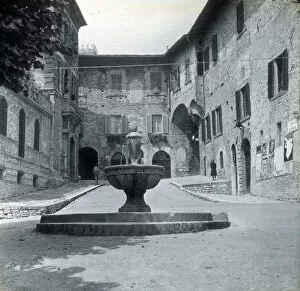 Images Dated 30th April 2021: Fountain at Assisi, Italy