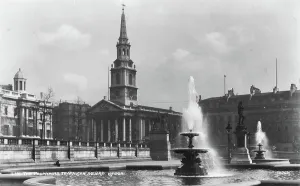Gracefully Prints: The Fountains at Trafalgar Square, London