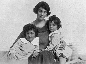 Penelope Gallery: Freda Dudley Ward and daughters