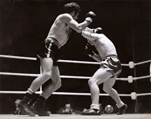 Fighters Prints: Freddie Mills fighting Bruce Woodcock at White Cty in 1949