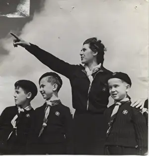 French cub scouts with their female leader