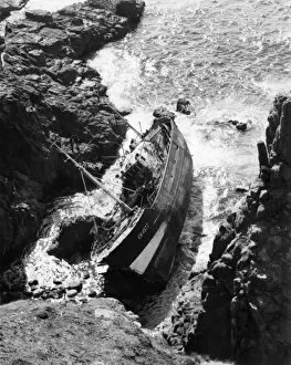 Aground Gallery: French fishing boat on rocks, Dollar Cove, Cornwall