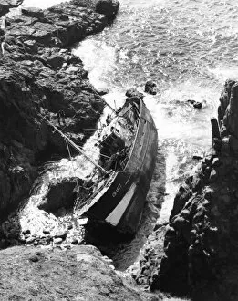 Aground Gallery: French fishing boat wrecked, Dollar Cove, Lands End