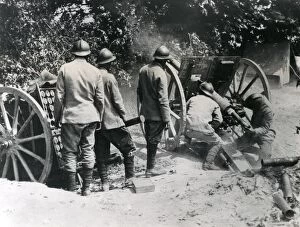 Images Dated 17th November 2011: French gunners in Battle of Doiran, Macedonia, WW1