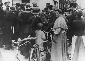 Helpful Prints: French people give directions to lost British soldier, WW1
