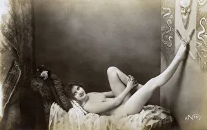Images Dated 6th August 2018: French Pin-up girl
