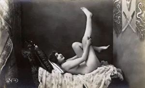 Images Dated 6th August 2018: French Pin-up girl