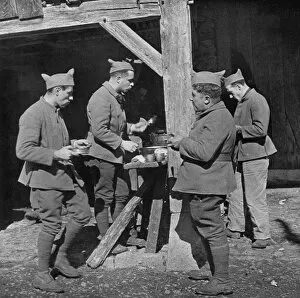 Images Dated 14th March 2012: French soldiers eating, 1939