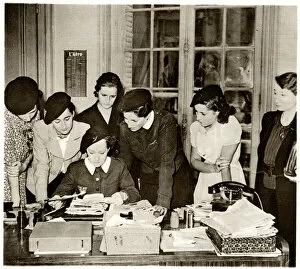 Frenchwomen Collection: French women signing up for war work, September 1939