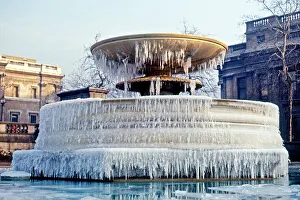 Icicles Prints: Frozen fountain, Trafalgar Square, London