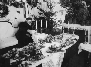 Images Dated 7th June 2011: Funeral