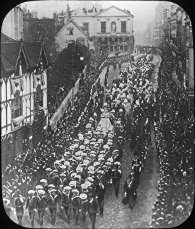 Along Gallery: Funeral of Edward VII - Bluejackets and gun carriage