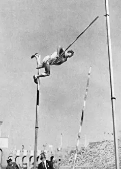 Olympic Gallery: G Jefferson fails at pole vault, 1932 Olympics