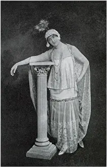 Deslys Prints: Gaby Deslys (1881 - 1920), singer and actress during the early 20th century. Date: 1915