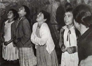 Cruz Collection: GARABANDAL The four visionaries confront the Virgin in ecstasy - Maria Dolores, Conchita