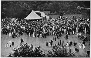 Images Dated 21st March 2012: Garden Party at Buckingham Palace, 1927