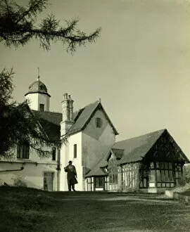 Country Side Collection: Gardener at Pensax Court, Worcestershire