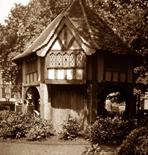 Gardeners Prints: Gardeners hut in Soho Square, London