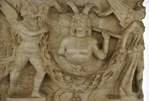 Garland sarcophagus. Marble. Tel Mevorah. Detail