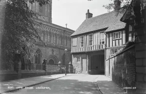 Leicestershire Prints: Gate House in Leicester